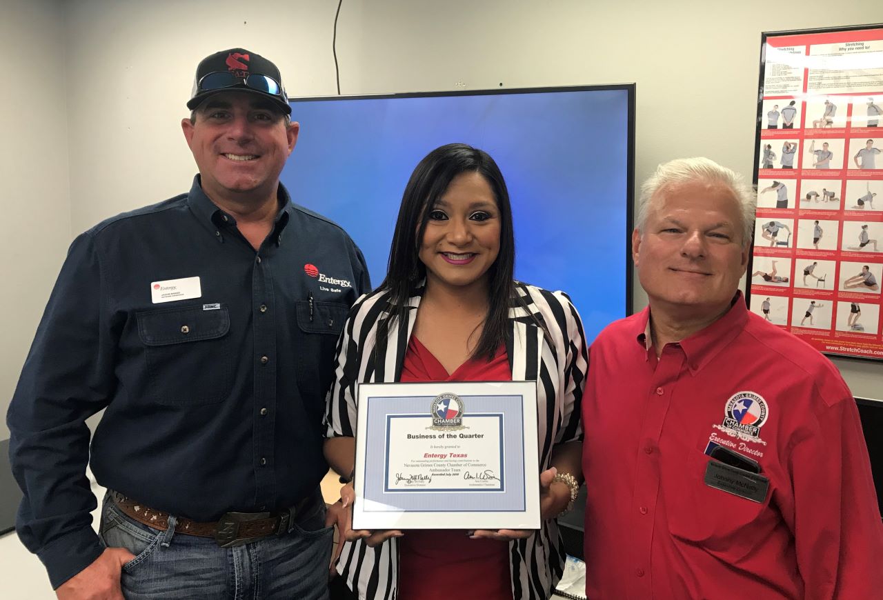 Line Supervisor Jason Baker receives the Business of the Quarter Award from Ana Cosino and Johnny McNally.